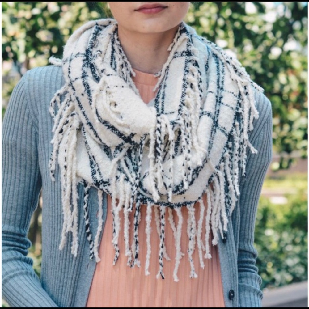 ❤️NEW LOW PRICE - PRETTY PLAID INFINITY SCARF❤️